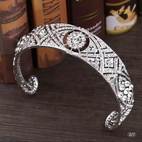 - Royal Rhinestone Crystal Wedding Tiara NWBOX - Picture 3 of 9